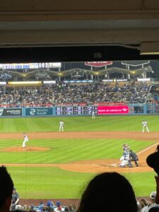 ドジャースタジアムでの試合風景